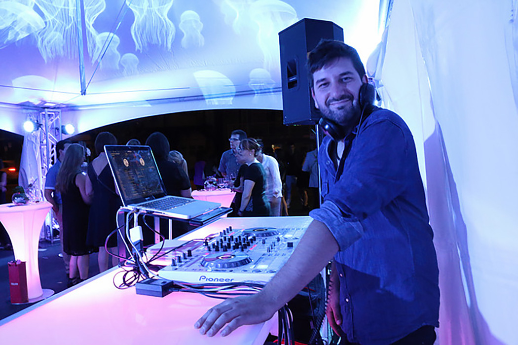 DJ Christian Alary - DJ pour évènements - Forfait clé en main soirée corporative